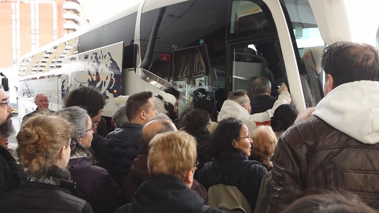 Els autobusos tornen a fer de trens