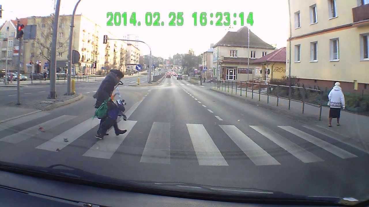 Matka Polka na przejściu