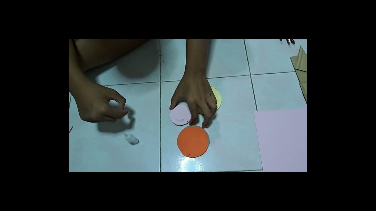 โคมไฟจากเเก้วกระดาษ