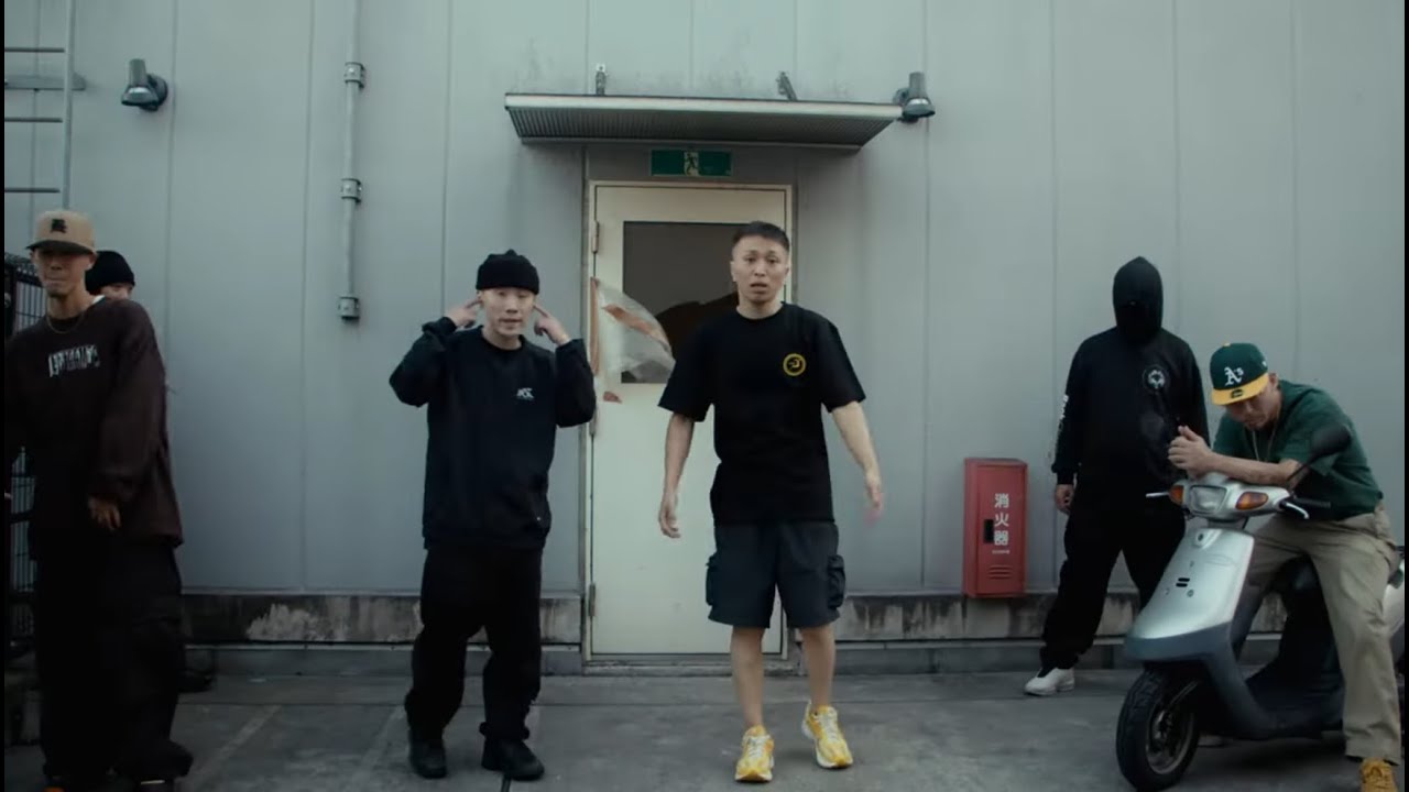 TIED IN A ROW feat.MONJU(ISSUGI, Mr.PUG ,仙人掌）/ MANTLE as MANDRILL