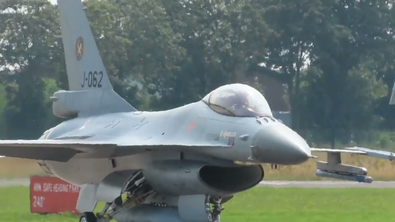 19-08-'24. Volkel middag wave.  3 × F35 & 2 × F16.   mooie doorstarts bij terugkeer.   Rw.24R. 😉