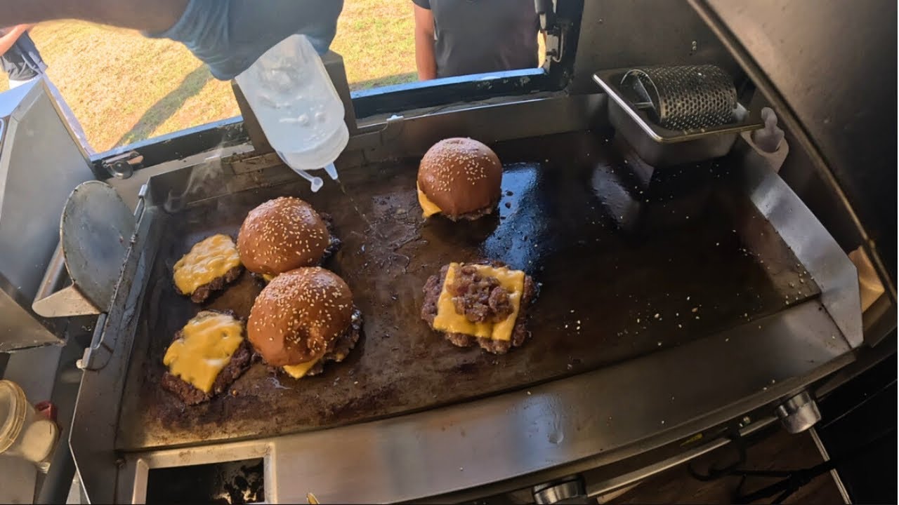 POV: RUSH HOUR in FOOD TRUCK | Smash Burgers 🍔