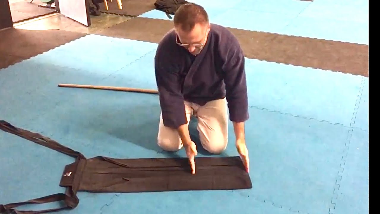 How to FOLD  a hakama (tips)