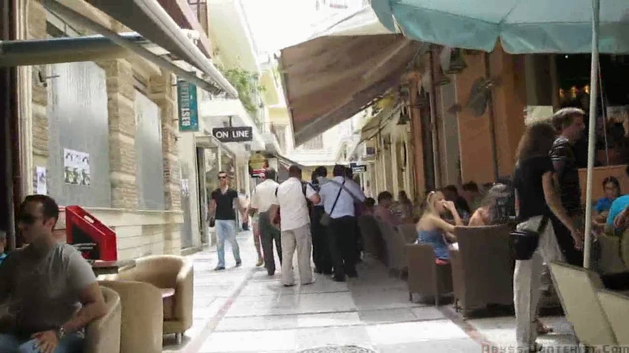 Zwiedzanie Heraklionu, jedna z uliczek aż tętniła miłością - średnia jakość