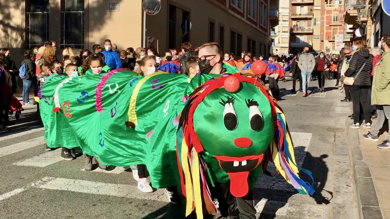 Cercaviles de la 21a Mostra de bestiari escolar, des del passeig Caputxins (Decennals 2021+1)