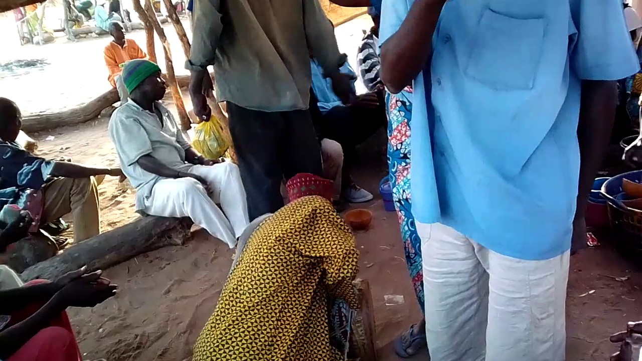 Dawai le Bergé et le griots au marché de hina marbak