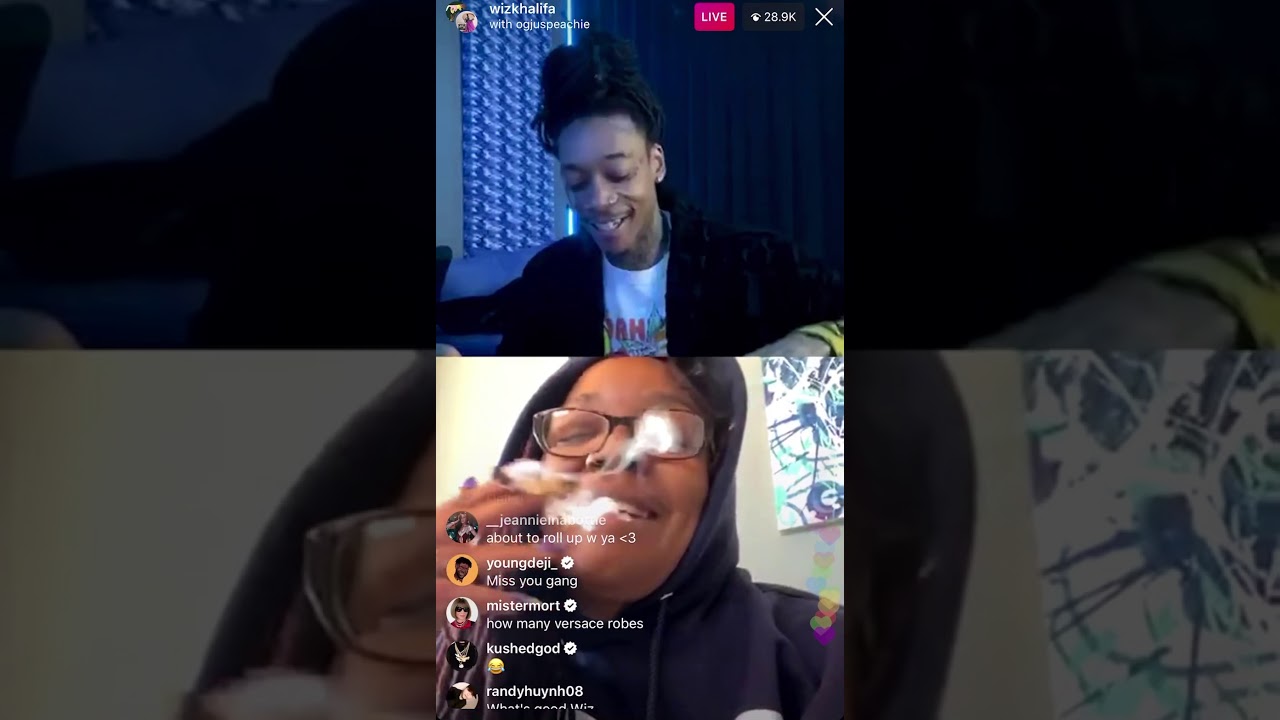 Wiz Khalifa Smokes W/His Mom On IG LIVE🔥