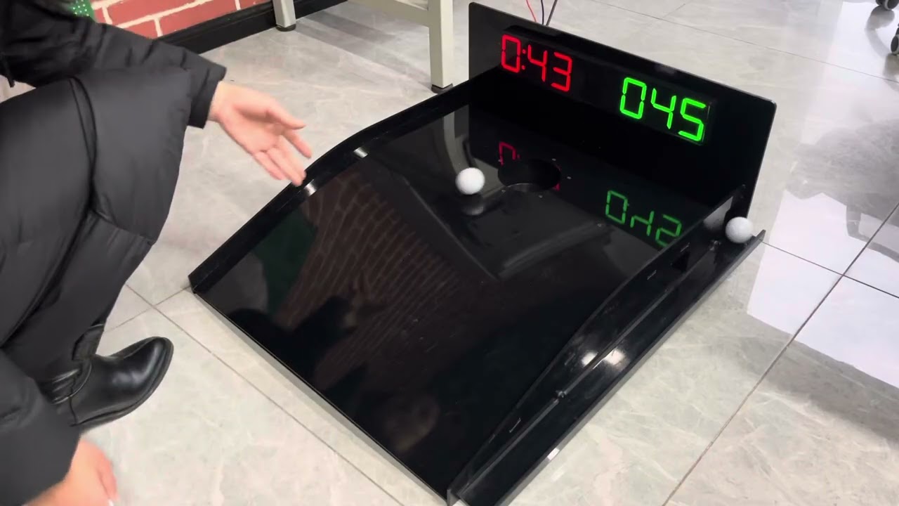 Custom Innovative Golf Putter Challenge Arcade with Scoreboard