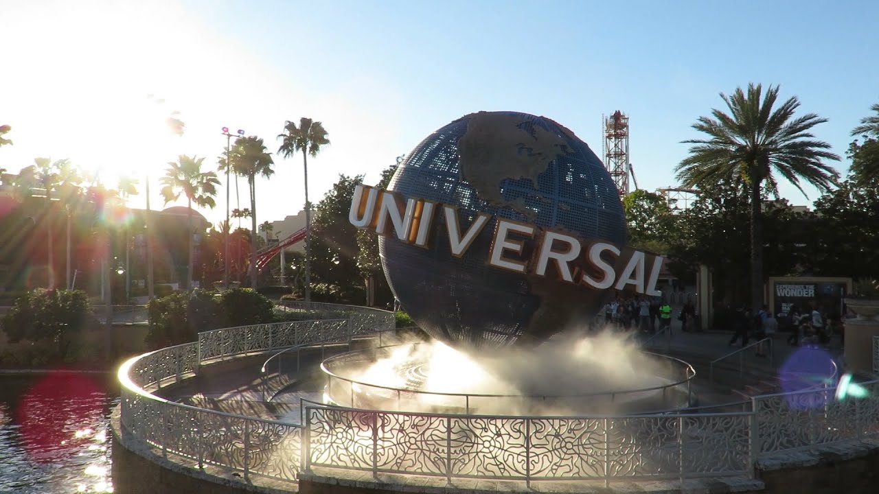 A Stormy Day At Universal Studios Orlando & Finally Seeing Beetlejuice's Graveyard Revue!!!