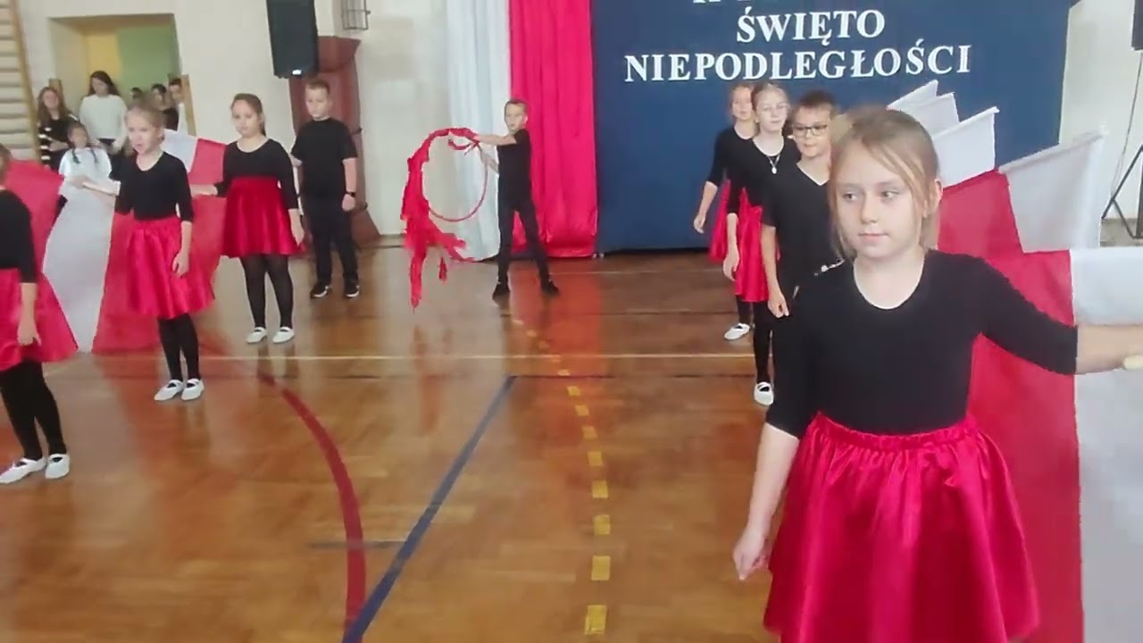 Taniec wolności; SP Wisznice, klasa II.