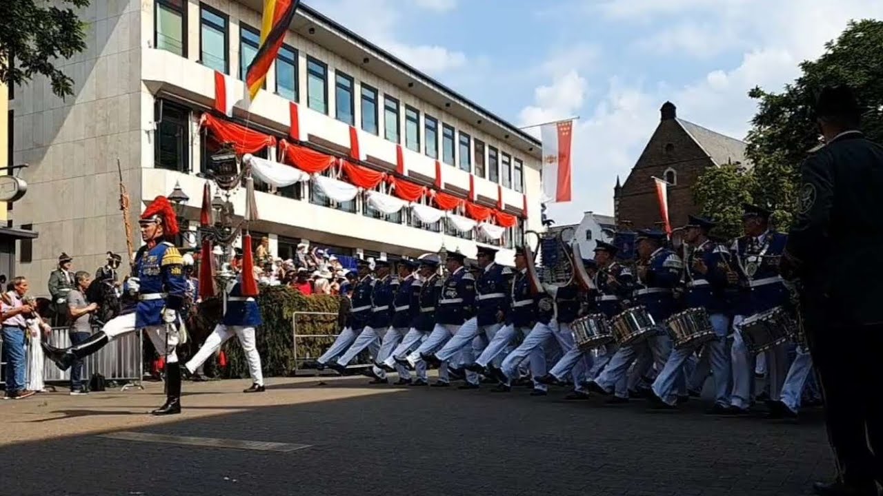 Neusser Schützenfest 2019 - Königsparade am Markt vom 25. August 2019
