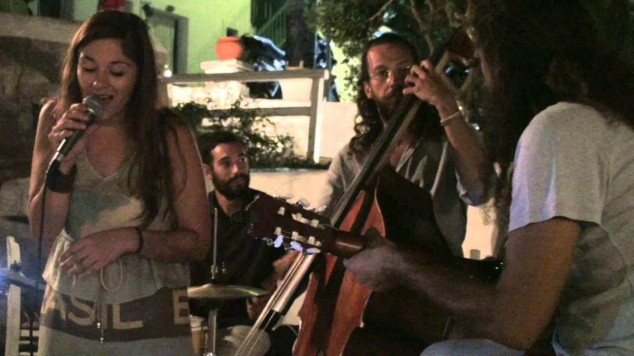 Banda Valeu at Rakenti restaurant, Naousa Paros.