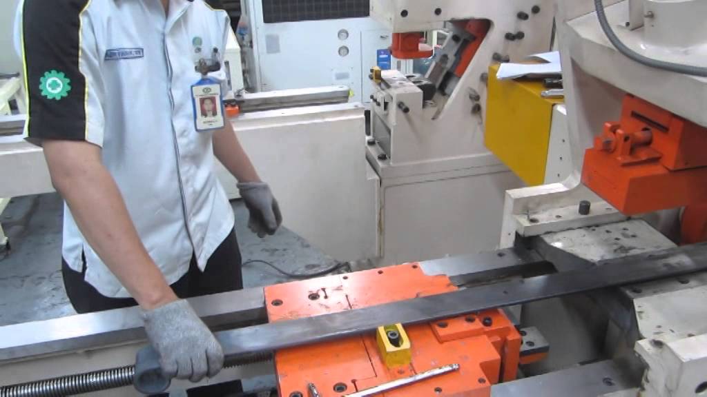 SDGT Semi automatic eye forming machine