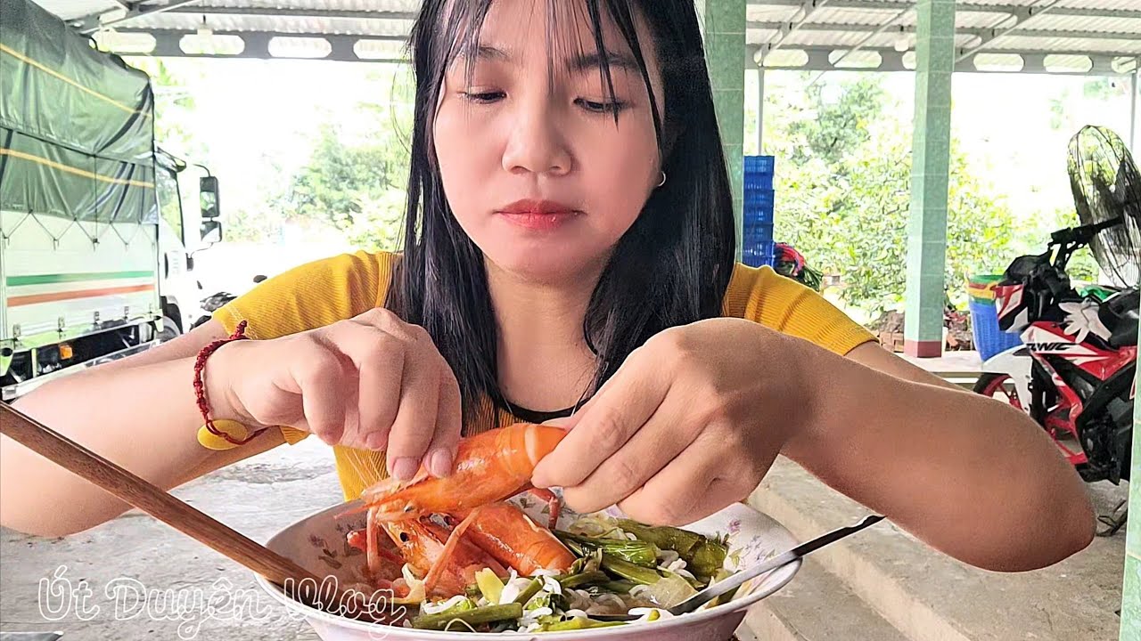 Mukbang Tô Bún Thái Chà Bá | Út Duyên #199