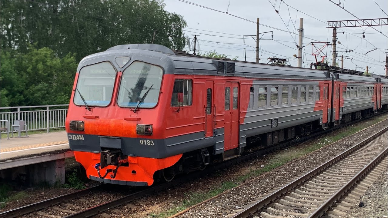 Электропоезд ЭД4М-0183 сообщением Москва - Узуново