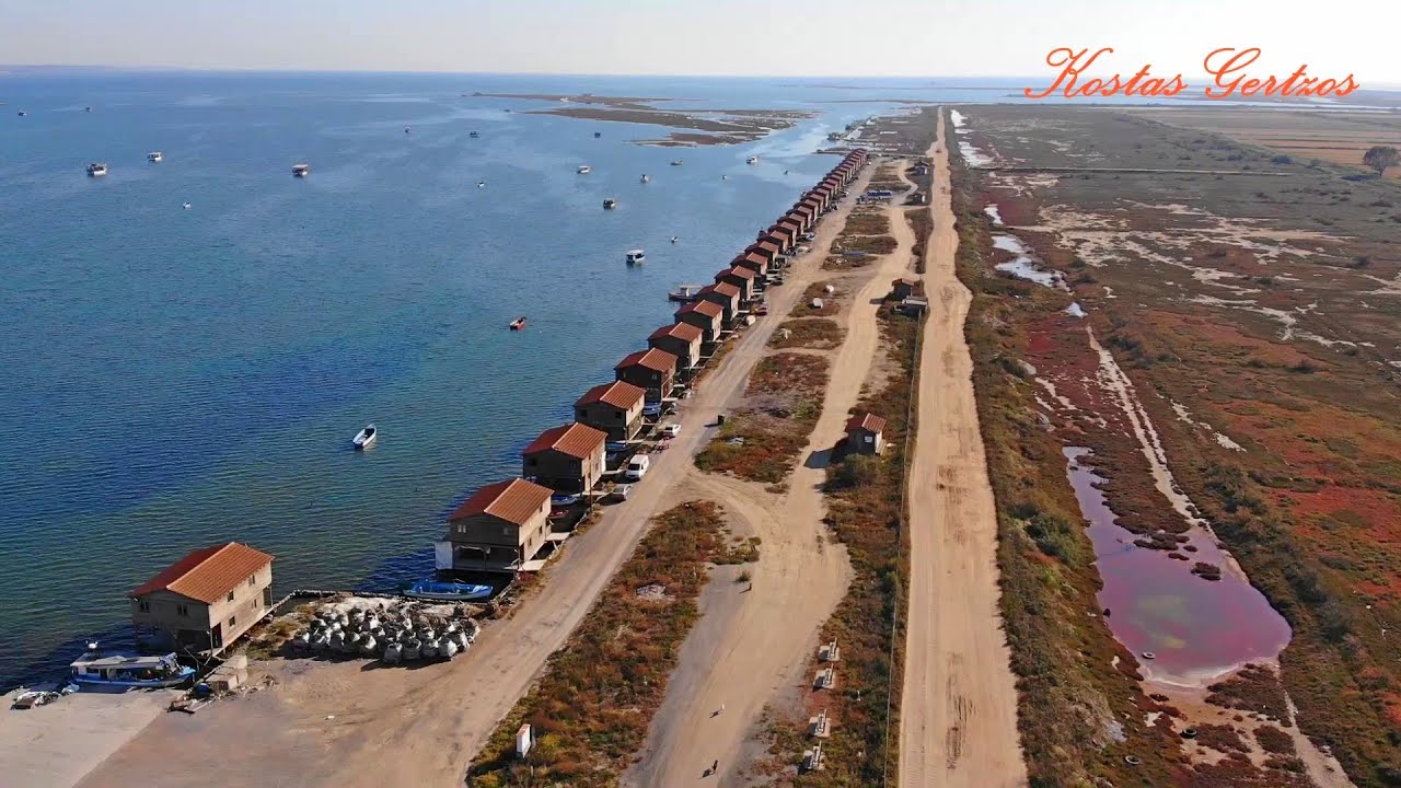 ΚΑΛΥΒΕΣ ΨΑΡΑΔΩΝ στο ΔΕΛΤΑ ΑΞΙΟΥ (DRONE). FISHERMEN'S HUTS, AXIOS RIVER DELTA, THESSALONIKI, GREECE.