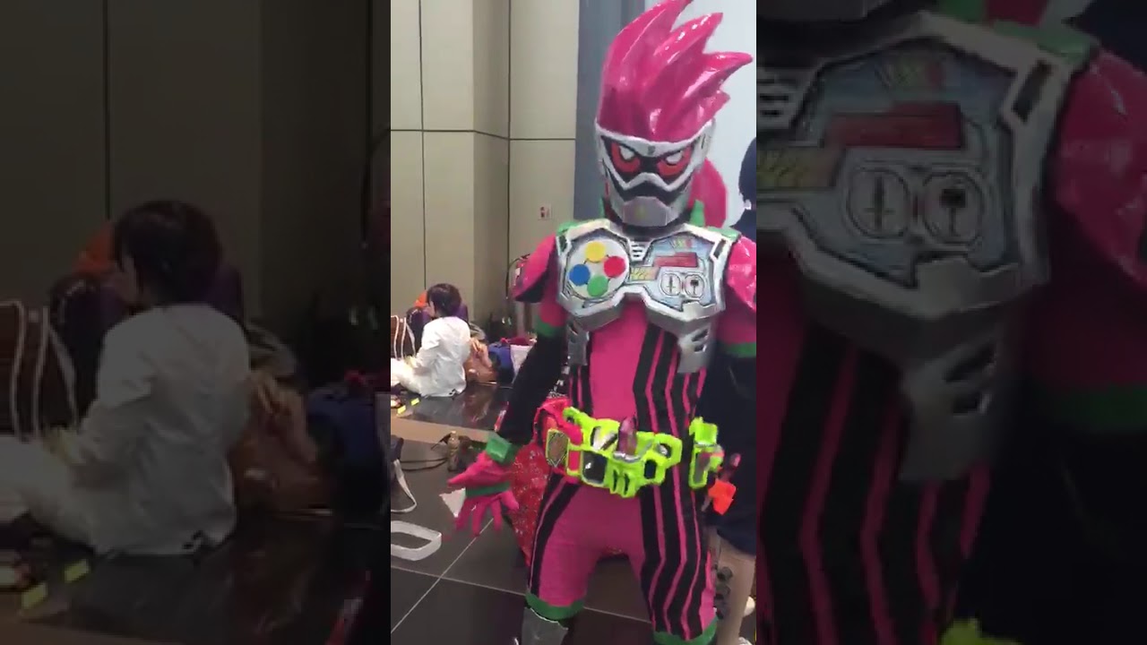 KAMEN RIDER COSPLAYER AT AFA 2017!
