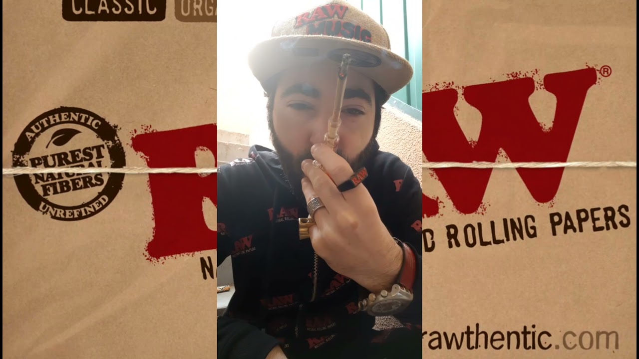 Smoking a #RAWcone on a stRAWberry with the #RAWchiller! 🍓🍁💨
