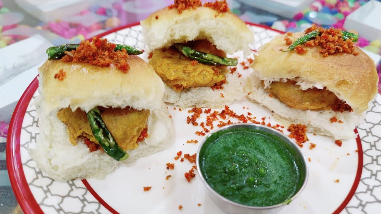 Mumbai Style Vada Pav Recipe 😋 | Vada Pav Kaise Banaye | #vadapav #shorts #recipe #youtube 