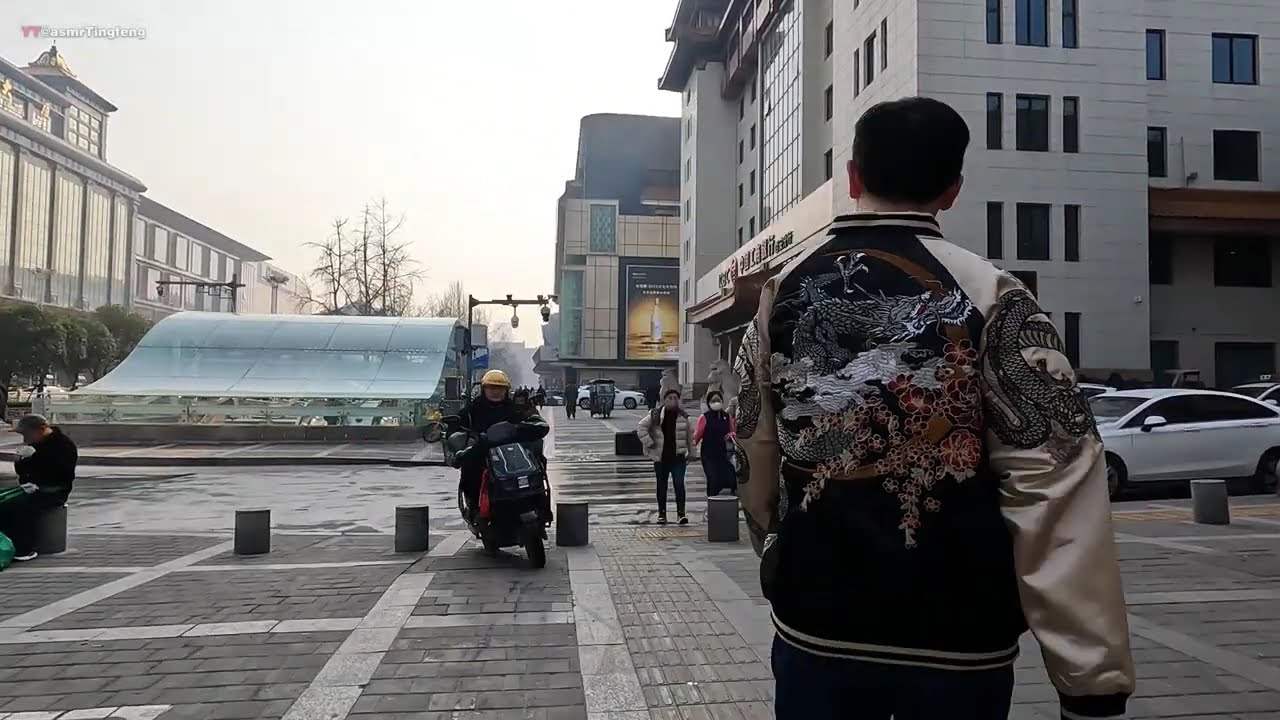 从钟楼到南门的街景. 
