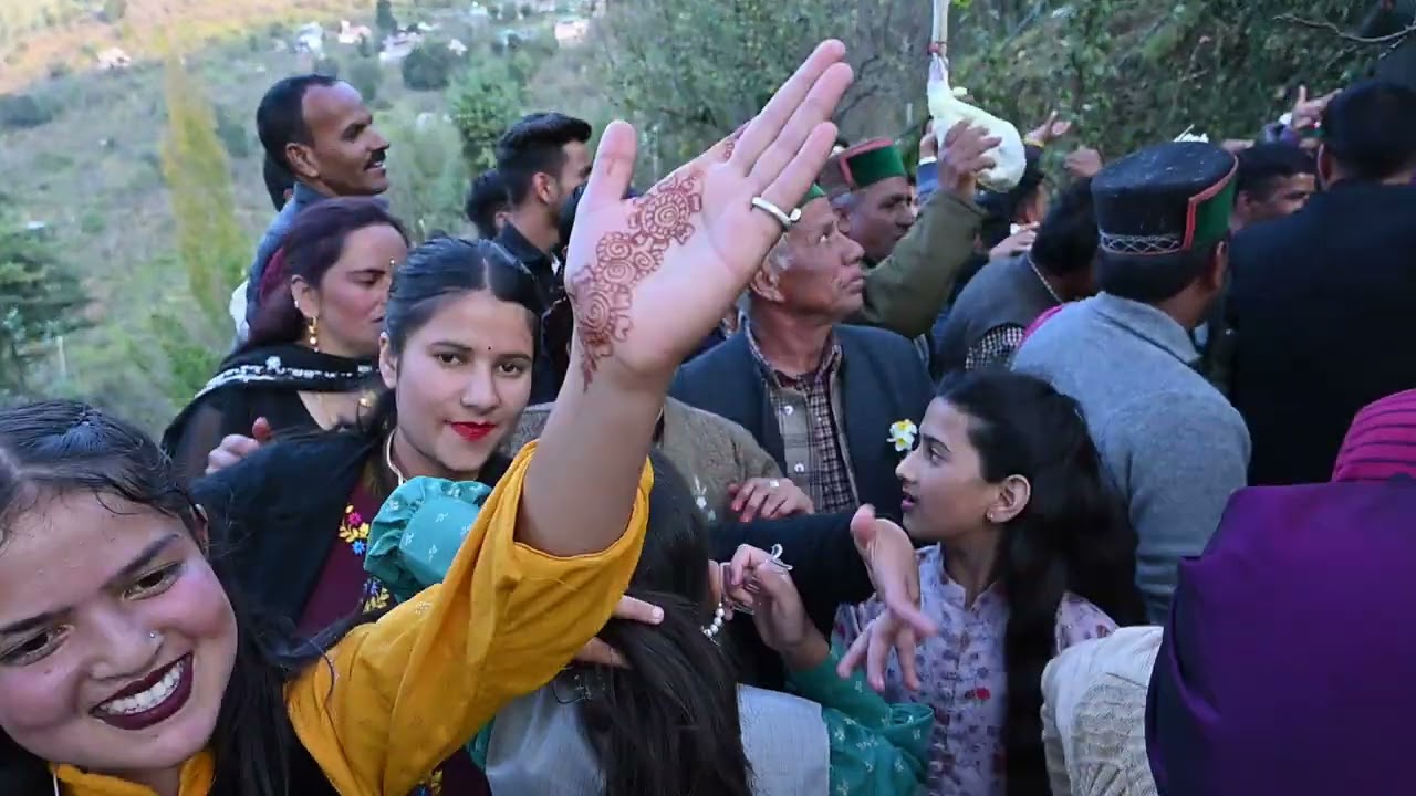 हिमाचल प्रदेश में मामा स्वागत में शानदार पहाड़ी डांस 