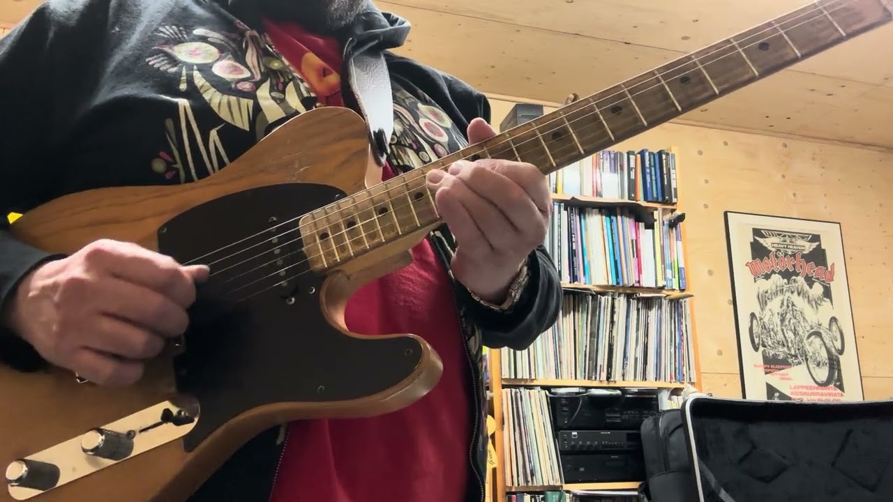 Telecaster with a strat neck pickup