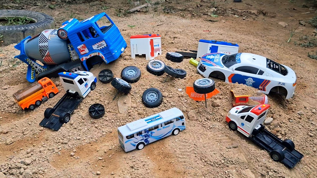 Mencari & Merakit Mainan Rusak | Mobil Polisi, Mobil Ambulans, Truk Molen Besar
