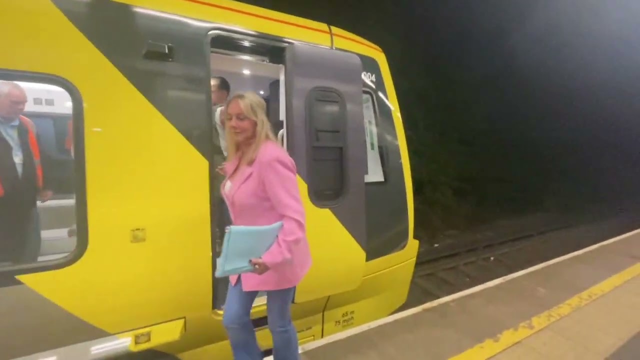 Merseyrail Technical Failure Everyone Off Via Driver's Door