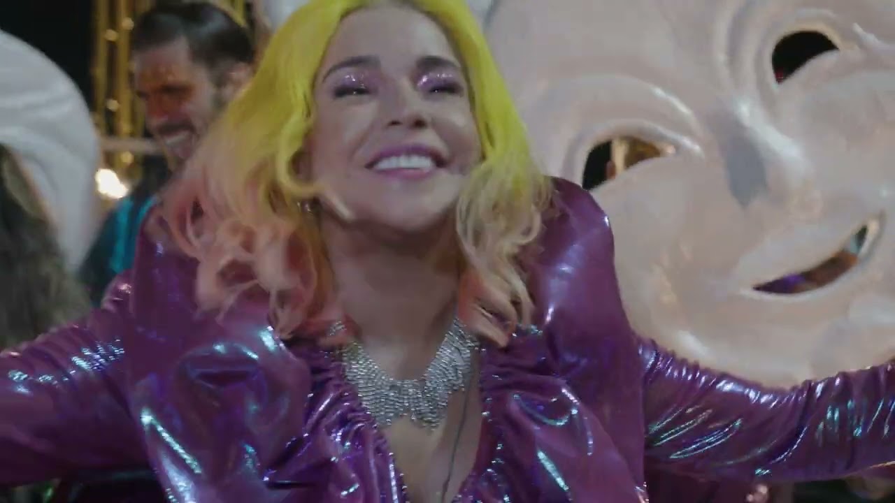 Daniela Mercury desfila em trio sem cordas na Barra-Ondina