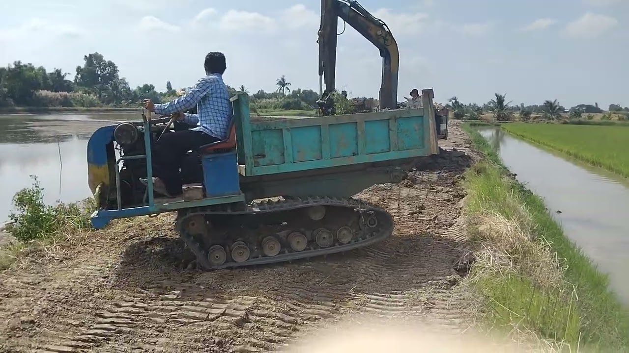 Xe cái tiến nóng nghiệp chuyển đất 2