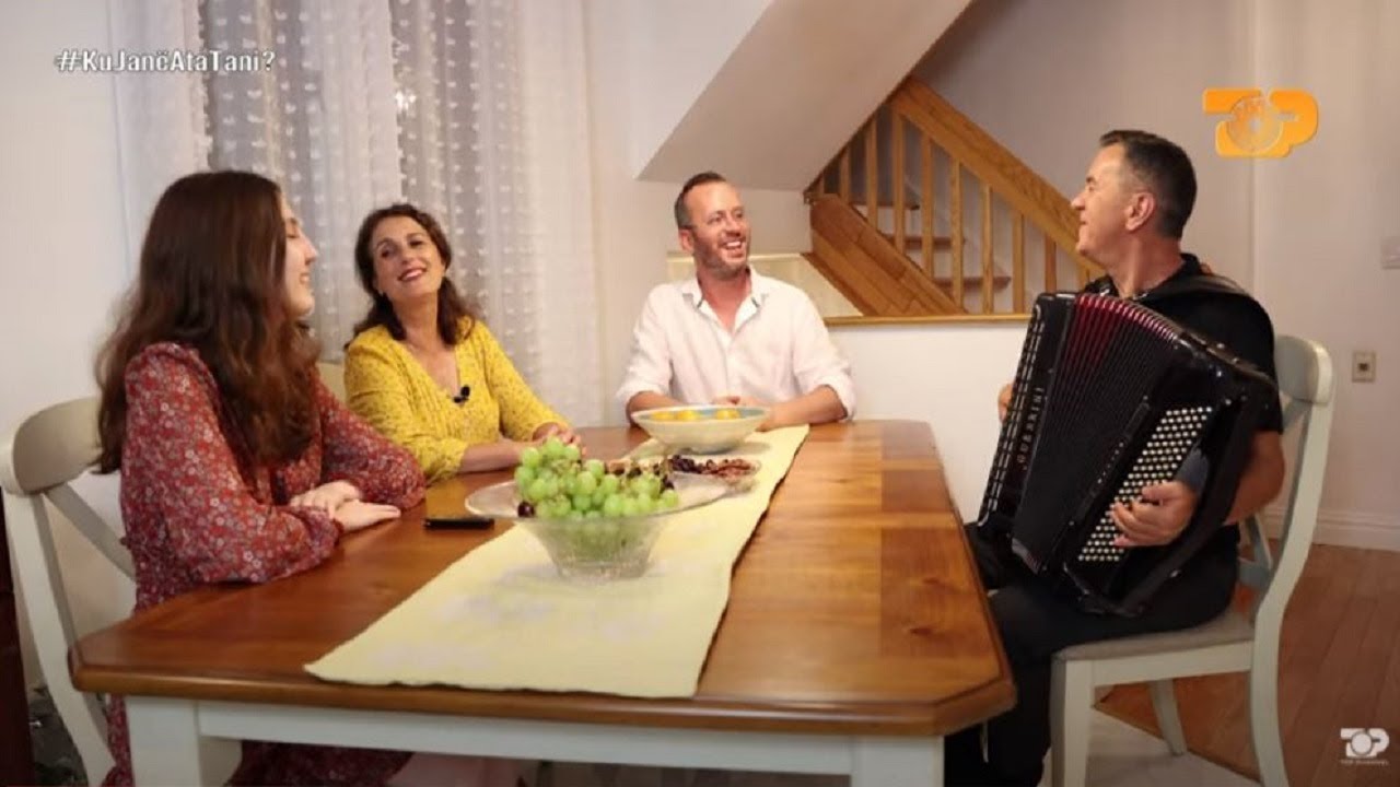 Emocion/Rea, vajza e Merita Halilit & Raif Hysenit në duet popullor me prindërit E Diell 19/09/2021