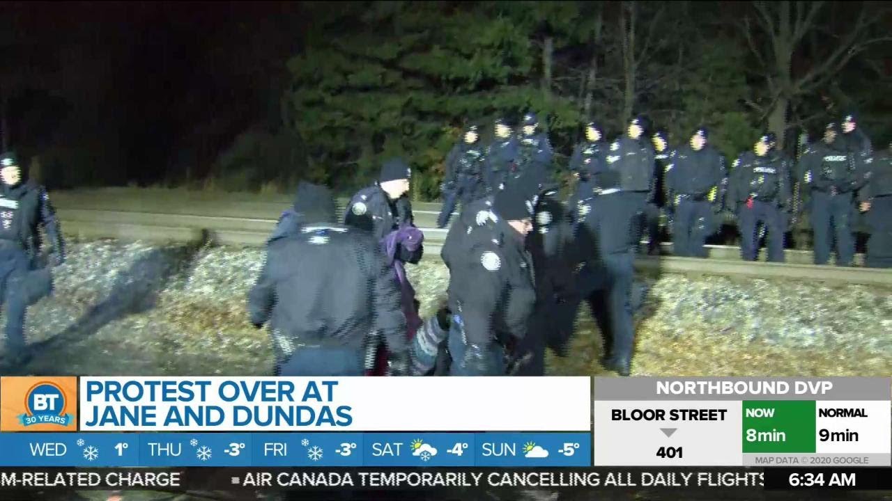 Protest on GO train line ends as police move in