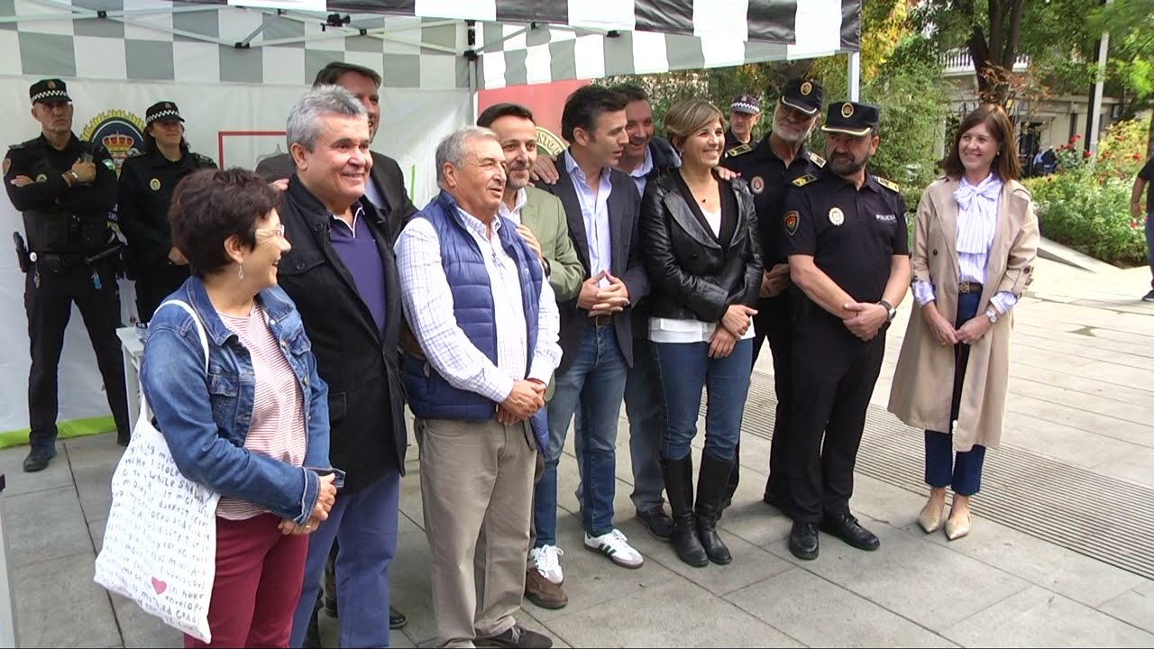 El Ayuntamiento de Granada y la Polic&iacute;a Local ponen en marcha la oficina m&oacute;vil de barrio.
