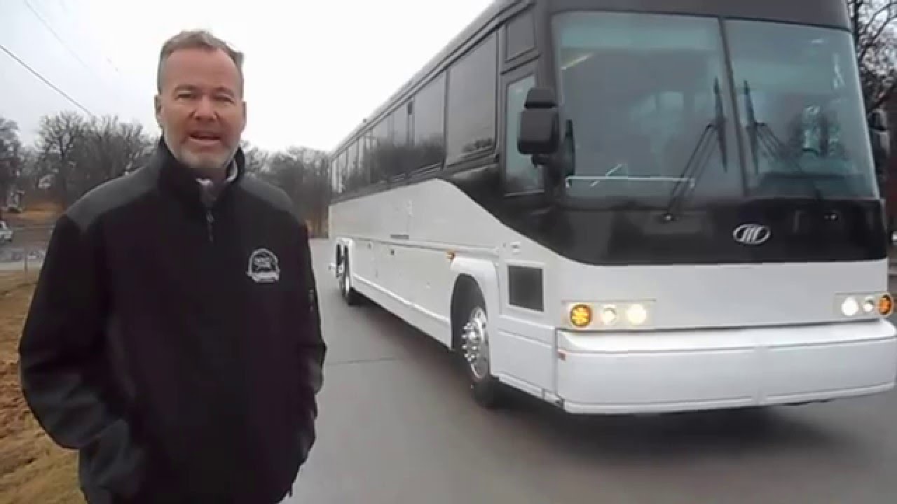 1998 MCI 102-DL3 LIKE NEW MOTORCOACH