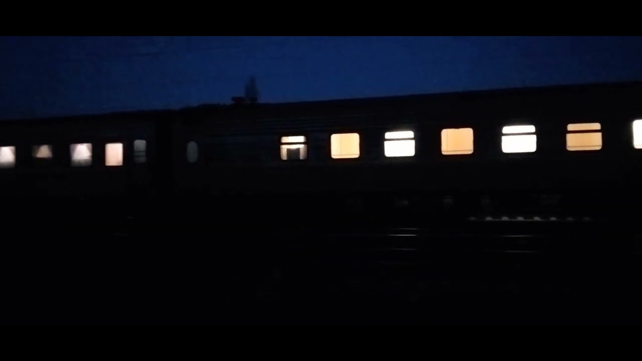 ЧЕХОСЛОВАЦКІЙ ЕЛЕКТРОВОЗ ЧС4-195 В ГОЛОВІ ПОСАЖИРСКОГО ПОЇЗДА №38/37 СПОЛУЧЕННЯМ ОДЕССА УЖГОРОД