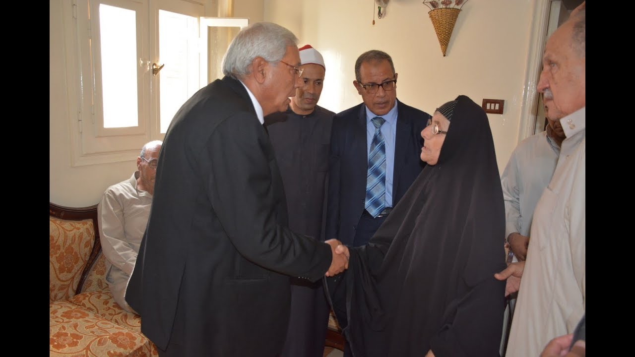محافظ الدقهلية في ميت أبو الحسين لتعزية أسرة الشهيد محمد عاطف الغريب