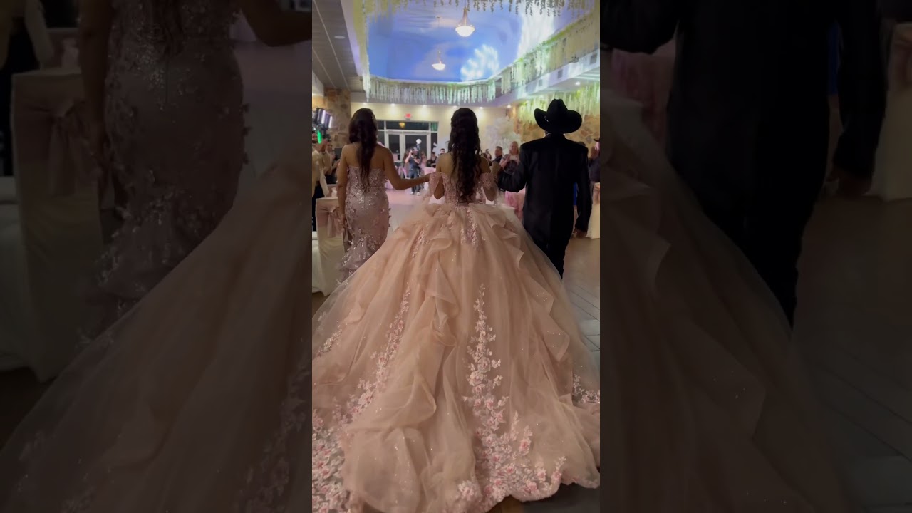 La gran entrada de nuestra quincea&ntilde;era Joanna #djponcesa #quincea&ntilde;era #sanantonioquincea&ntilde;era