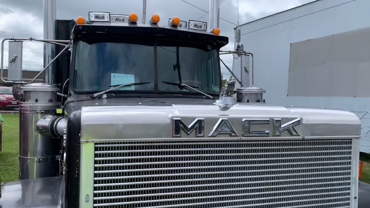 Ohio vintage truck show  Lots of Mack's !!
