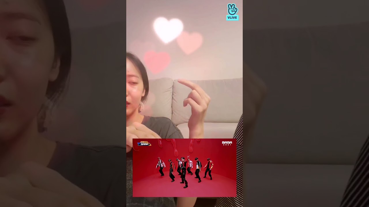 VIVIZ Sinb and Umji Reaction to NCT DREAM 'Hello Future and Hot Sauce' in MAMA 2021 on VLIVE