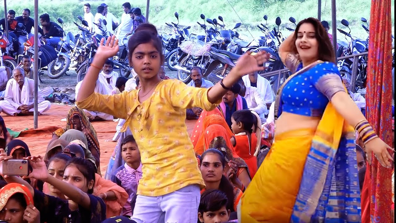 अहमदाबाद से आई लड़की ने up टॉप डाँस किया जालौन में //मोहन नंदलाल गगरी उठाय जैयो /Roli shastri