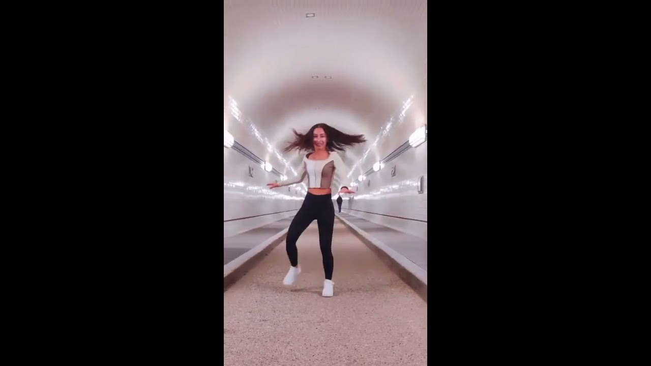 🔥🔥 Suzi Quatro 🔥🔥 She's in Love with You 🔥🔥 (Shuffle Dance)