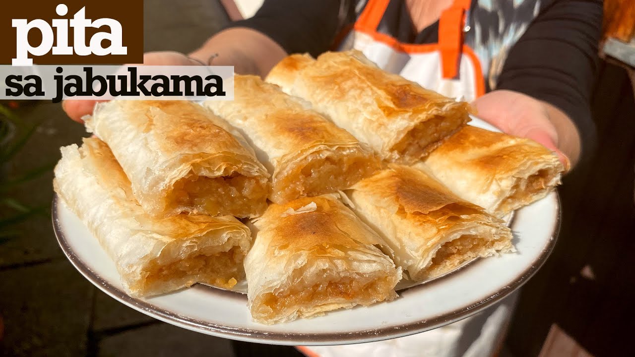 Sočna pita sa jabukama🍏 A simple pie with apples🍏