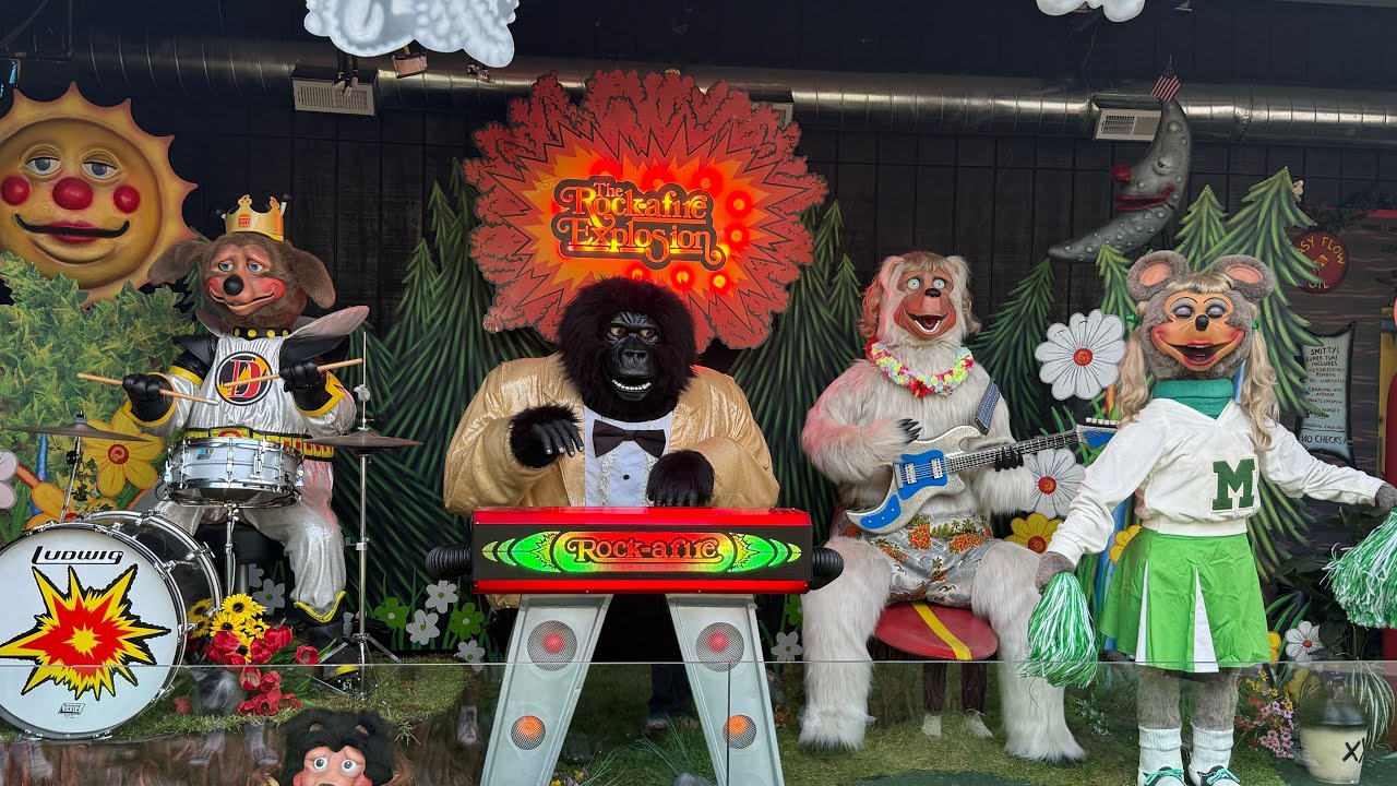 Free as a Bird | Volo Museum’s Rock Afire Explosion
