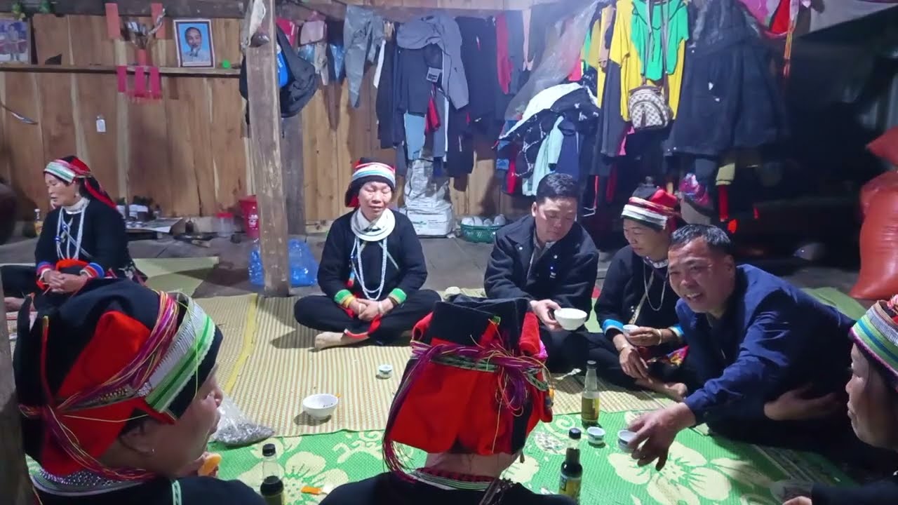 Bà Khuê Nậm nong hát Trung vui giá đình bố sem bản lè