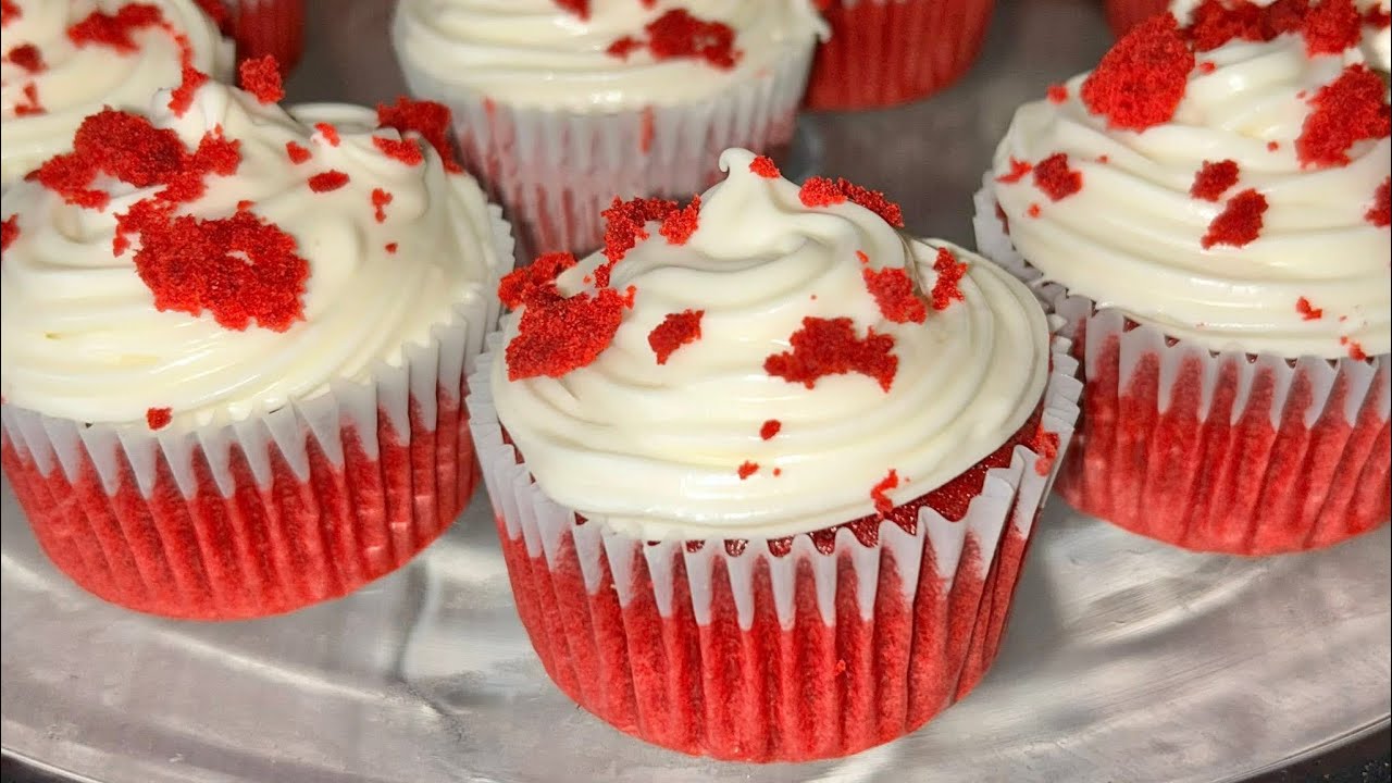 Кексы «Красный бархат» — рецепт южных кексов «Красный бархат» от Эллен (Ellen’s Homemade Delights) 🧁