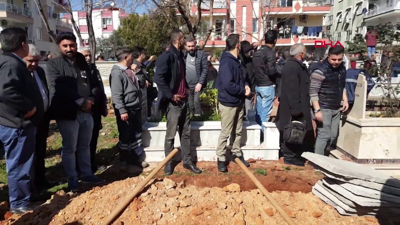 Sanatçı Hakan Yeşilyurt, son yolculuğuna uğurlandı