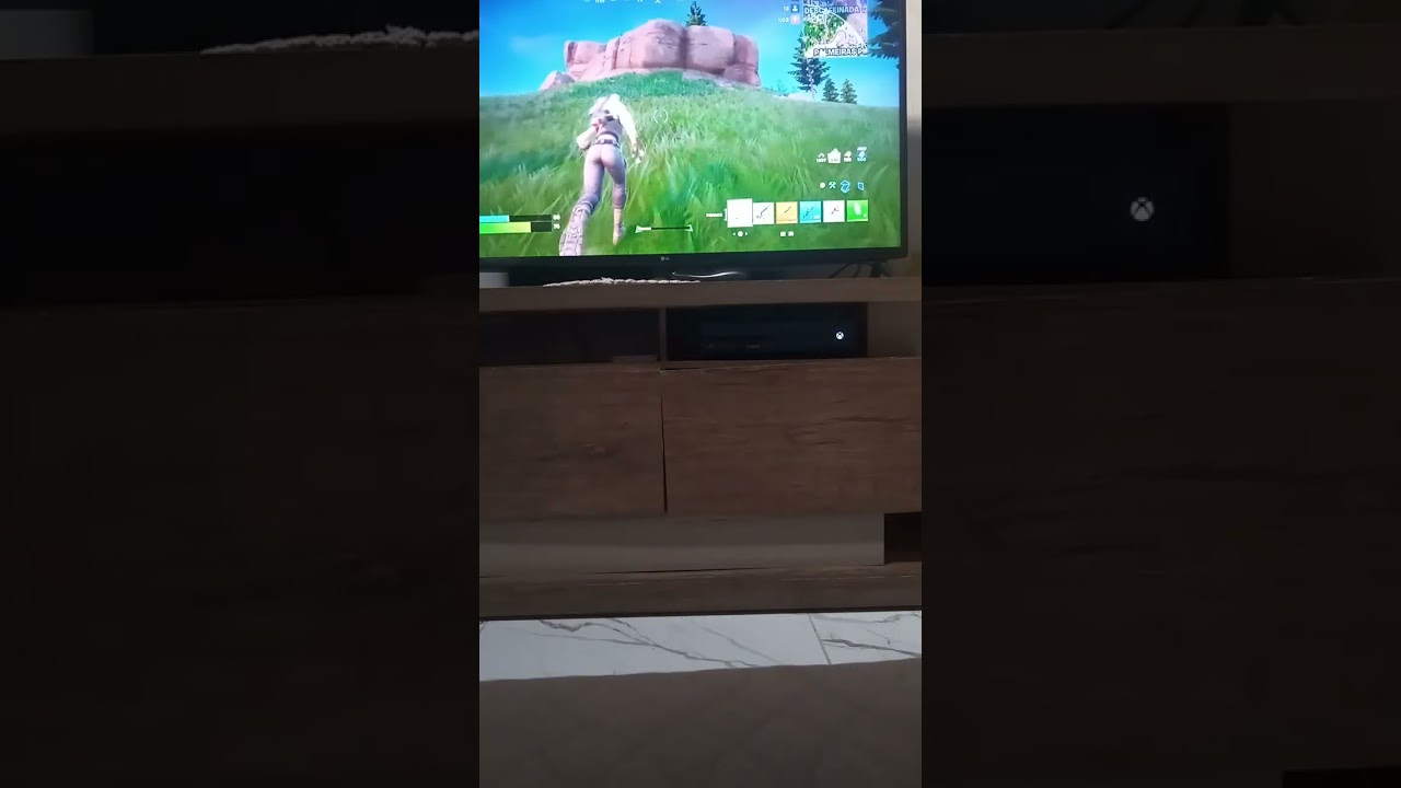 Minha primeira vez jogando fortnite mas só que o so não saiu