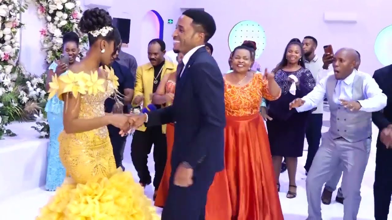 Angalia Mpaka Mwisho Kila Mwanamke Anandoto ya Kupewa zawadi Kama Hii