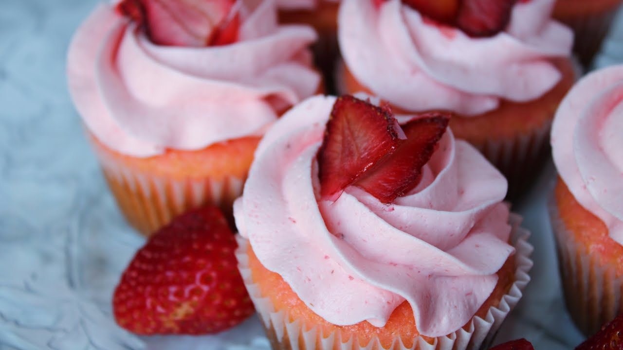 Strawberry buttercream recipe tutorial