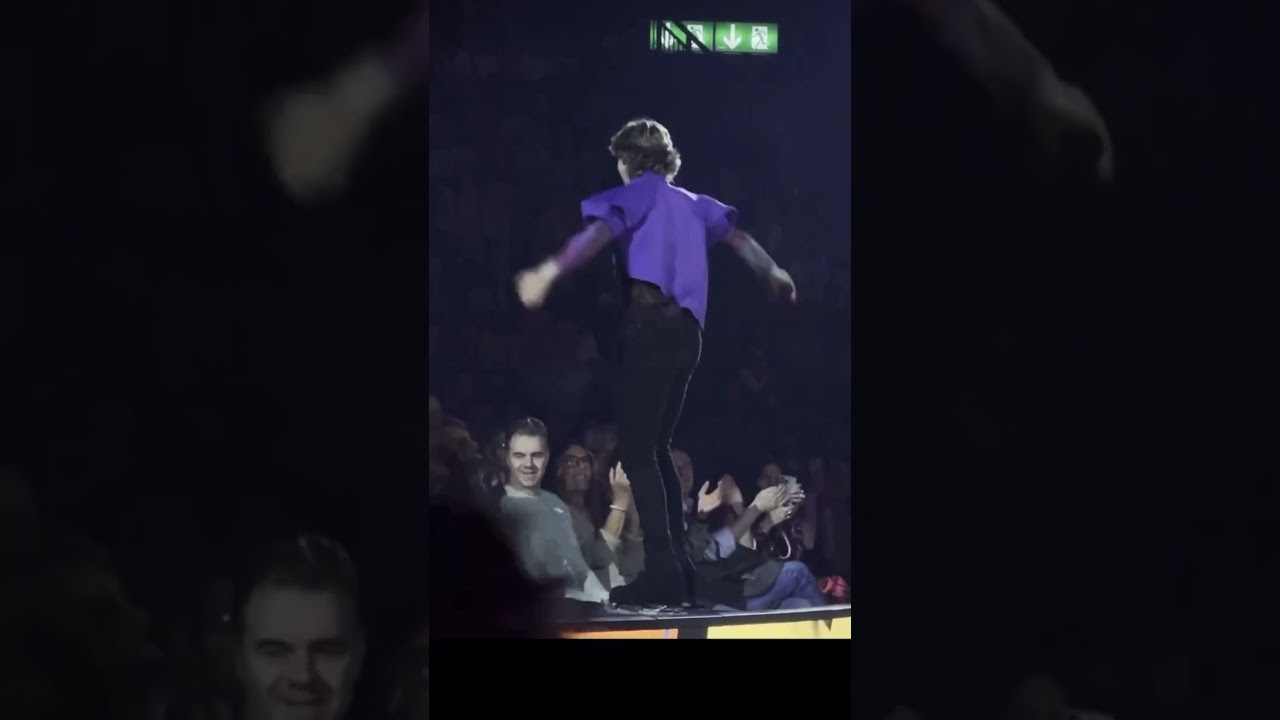 Ilia Malinin doing whatever on earth this is during the finale of the 3rd 2026 Art on Ice show in 